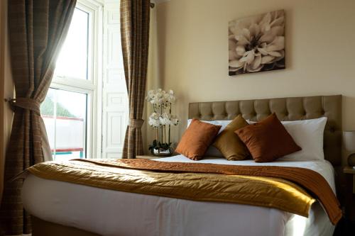 Trim House | Experience Comfort at Brogans Bar & Hotel with Family-Friendly Amenities