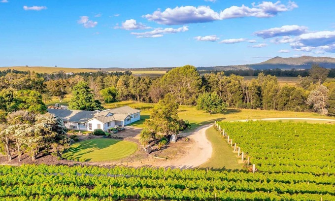 Broke House | Discover Broke in the Vines: 6-Bedroom Farmhouse Retreat