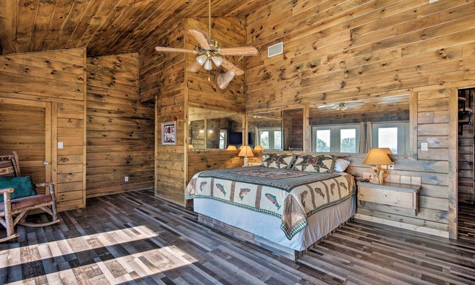 Broken Bow Cottage | Mountaintop Retreat with Hot Tub & Spectacular Views