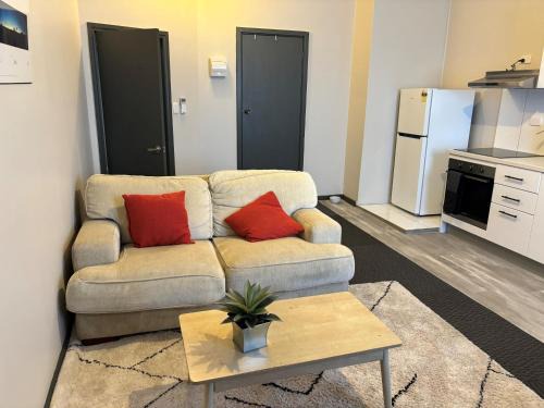 Broken Hill Hotel | Welcoming Broken Hill Tourist Lodge with Pool & Family Amenities