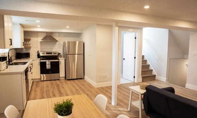 Kitchener House | Broken Oak B · Designer Dream Suite-2 bed/1 bed in Forest Heights