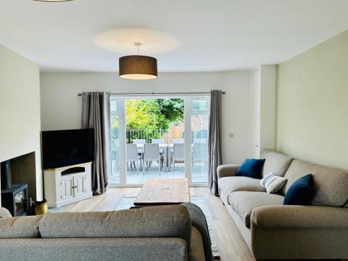 Bacton House | Beautiful Coastal Cottage with Hot Tub and Ocean View