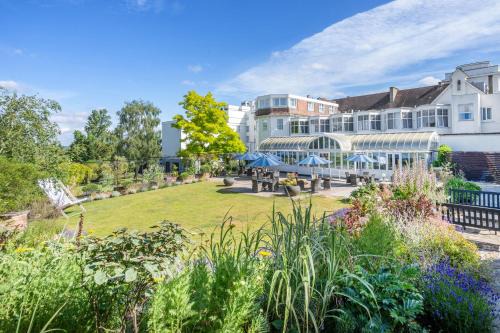 London Borough of Bromley Hotel | Discover Bromley Court Hotel: Family-Friendly 4-Star Retreat