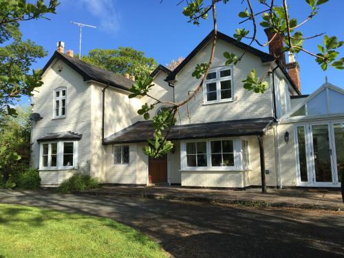 Garthmyl Bed & Breakfast | Bron Hafren: Guest Rated 10/10 with Breakfast & Accessibility