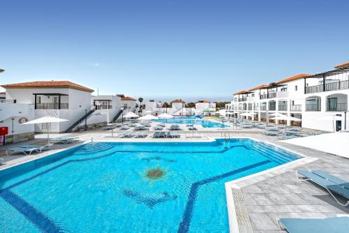 Caleta de Fuste Hotel | Discover Broncemar Beach Suites: Oceanfront Comfort Awaits