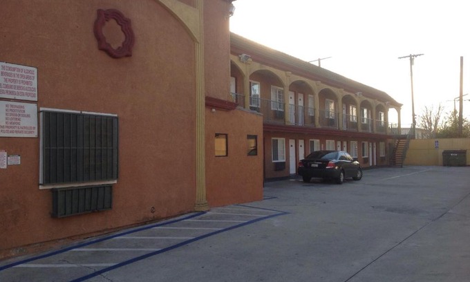 Los Angeles Hotel | Discover Bronco Motel in South Central for Your Stay