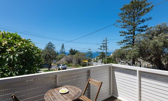 Bronte House | Boho Chic Bronte Retreat with Ocean Views and Parking