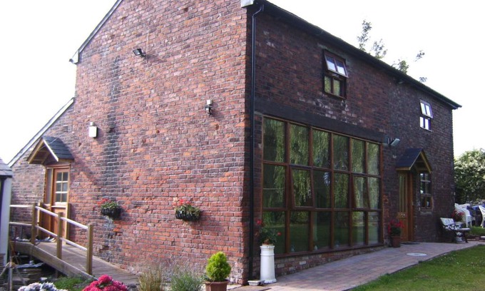 Speke Bed & Breakfast | Brook Barn B&B: Family-Friendly Stay with a 9.1/10 Rating