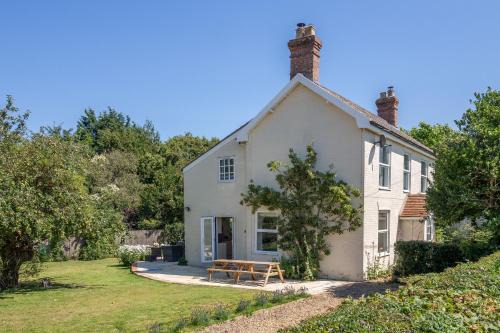 Sharrington House | Brook House: Ideal Family and Pet-Friendly Retreat
