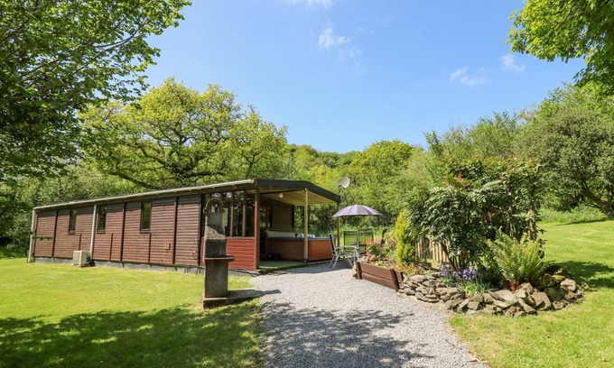 Llandysul Cottage | Brook Lodge: Cozy Pet-Friendly Cottage with Spa & Hot Tub
