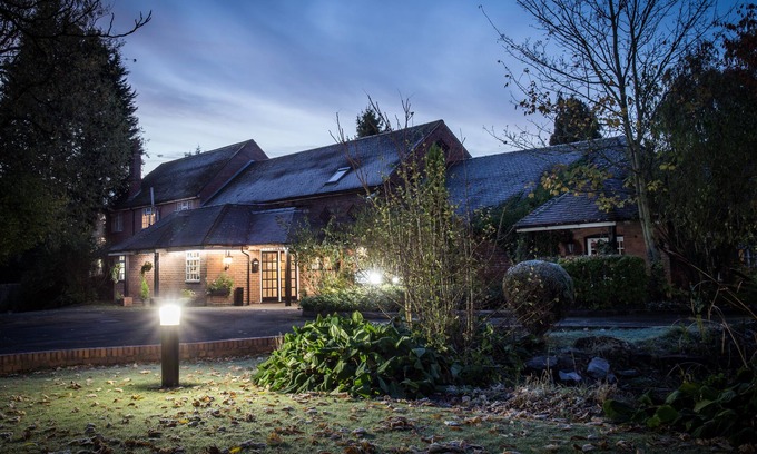 Wordsley Hotel | Brook Marston Farm Hotel: Family-Friendly Retreat Awaits