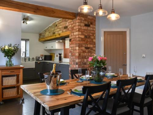 Slingsby House | Brookfields: Pet-Friendly Hotel with 10/10 Guest Rating