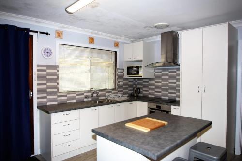 Guilderton House | Cozy Brooklands: Pet-Friendly Beach Shack Getaway