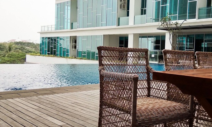 Tangerang Apartment | Brooklyn Alam Sutera Studio: Family-Friendly Stay with Pool