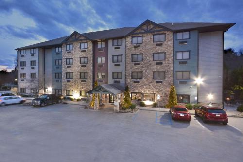 Asheville Hotel | Brookstone Lodge: Ideal Retreat Near Biltmore Village