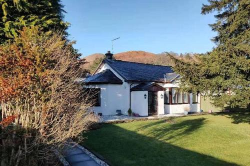 Luss House | Discover Broomfield Cottage: 4-Star Child-Friendly Retreat