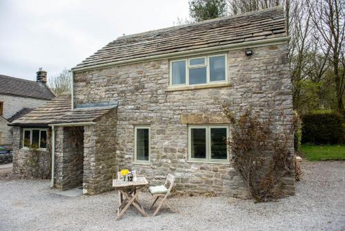Foolow House | Pet-Friendly Retreat at Brosterfield Cottage - Rated 9/10