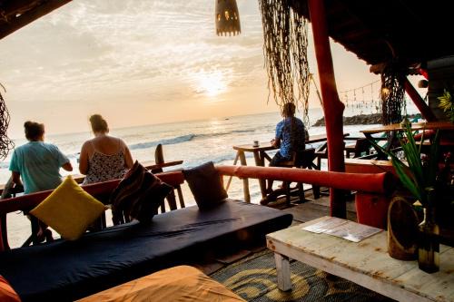 Boossa Bed & Breakfast | Relax at Brother's Beach Home with Oceanfront Views
