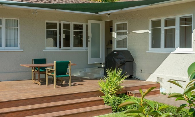 Nelson South Apartment | Family-Friendly Brougham Street B and B with Kitchen Access