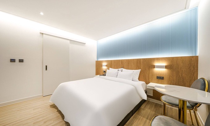 Seo-Gu Hotel | Budget-Friendly Brown Dot Hotel Pungam with Family Amenities
