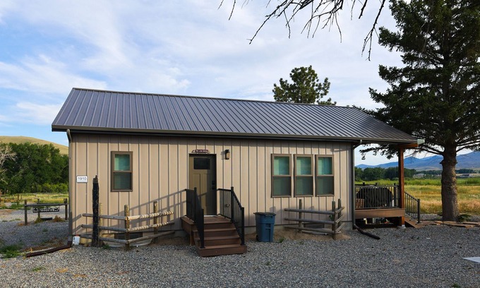 Glen House | Guest Favorite: Brown Hole River Property — Lure House Retreat