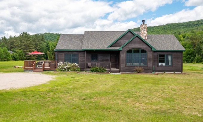 Sunday River Area House | Guest Rated 10/10: Cozy Modern Ranch with Hot Tub