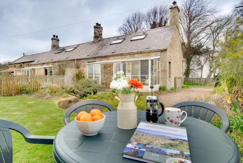 Berwick-upon-Tweed House | Cozy Brownridge Cottage: Family & Pet Friendly Retreat