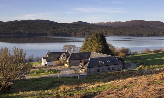 Loch Tay Cottage | Pet-Friendly BRUCE: A Unique Cottage in Kinloch Rannoch