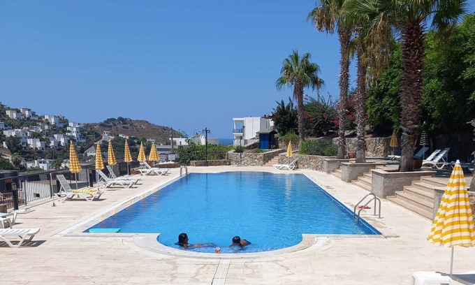 Koyunbaba Villa | Ideal Bruce Villa: 3 Bed Retreat with Oceanfront Pool