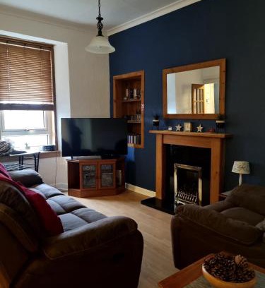 St Leonards Apartment | Pet-Friendly Comfort at Brucefield Avenue - Rated 9/10