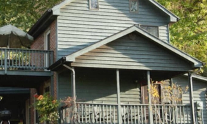 Stanley House | Family-Friendly Stays at Brumback House Await You