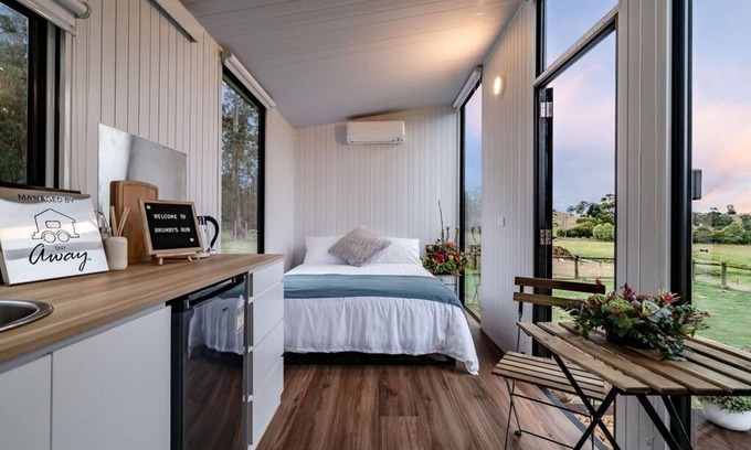 Warragul South House | Brumbys Run: Family-Friendly Retreat with Kitchen Amenities