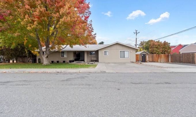 Tri-Cities House | Inviting Bruneau Bungalow Side B: Pet-Friendly Retreat