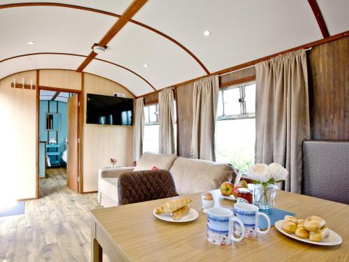 Dawlish Warren Cabin | Unique Brunel Boutique Railway Carriage - Family-Friendly Stay