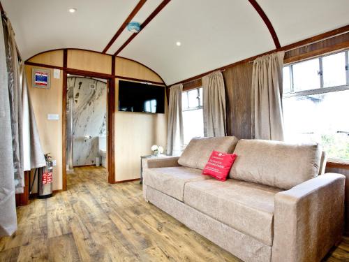 Dawlish Warren Cabin | Charming Brunel Boutique Railway Carriage – 4 Star Rating