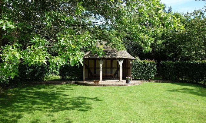 Tenterden House | Discover Brunger House: 4-Star Family-Friendly Retreat