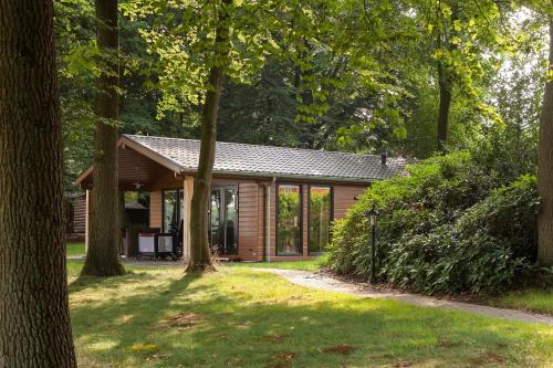Hezingen House | Relax at Brunninkhuizerbeek: Family-Friendly Retreat
