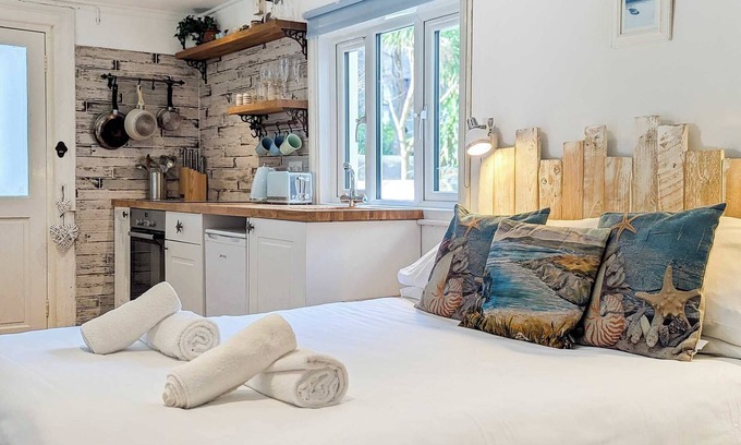 Hove Apartment | Brunswick Garden Studio: Pet-Friendly Oceanfront Retreat