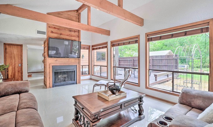 Briarcrest Estates House | Lovely Bryan Home with Deck & Yard, Near Texas A&M!