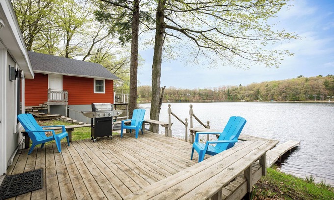 Lake Ann House | Discover Bryan Lake Hideaway: Private Beach and Ocean Views