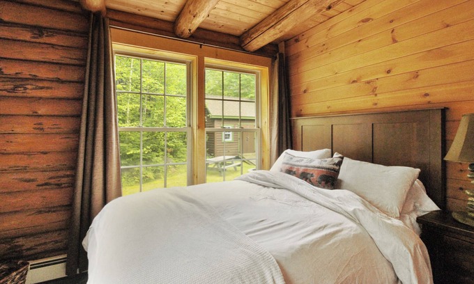 Bryant Pond Cabin | Cozy Bryant Pond Log Cabin for Your Ski Adventure