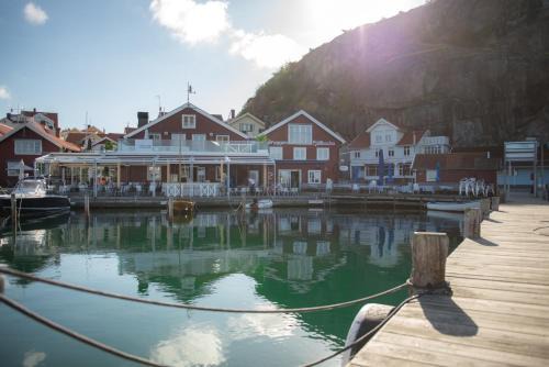 Fjallbacka Hotel | Ocean View Retreat at Bryggan Fjällbacka - Pet Friendly Stay