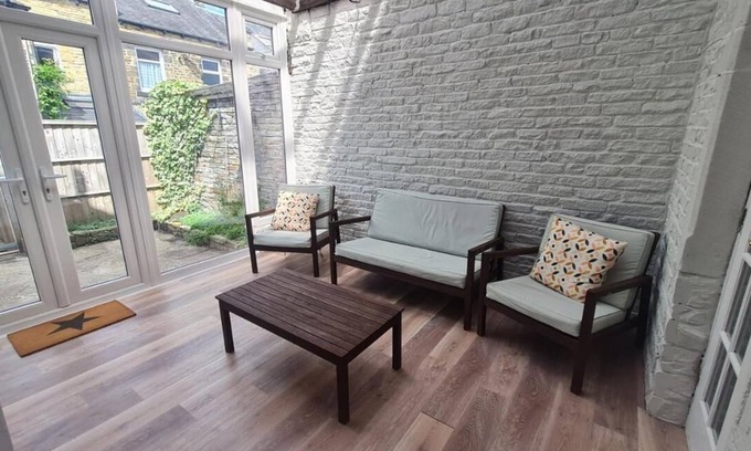 Skipton House | Family-Friendly Brylie House: Central Location Awaits