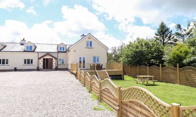 Denbigh Cottage | Family-Friendly Bryn Awel: Relaxing Country Retreat in Denbigh
