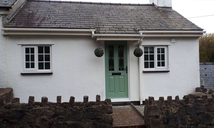 Pentraeth Cottage | Pet-Friendly Bryn Bach: Delightful Oceanfront Cottage Retreat