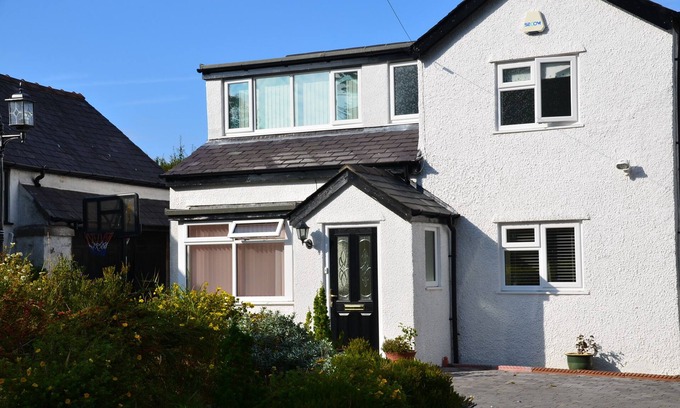 Beaumaris Cottage | Pet-Friendly Bryn Celyn Cottage near Beaumaris - Sleeps 6