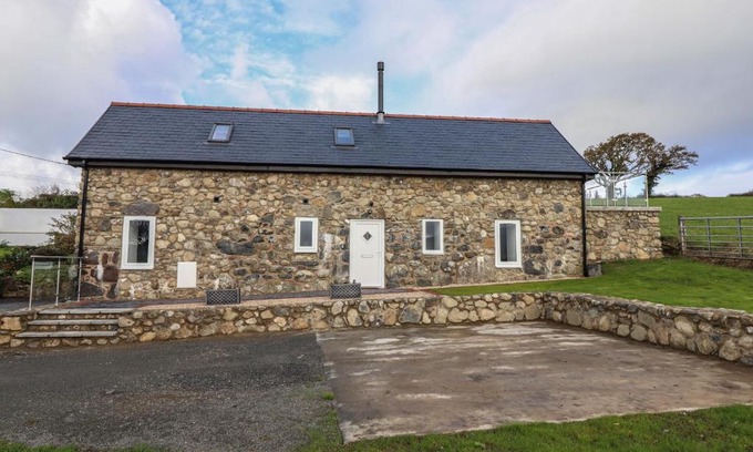 Llanegryn House | Discover Bryn Eglwys Cottage: Pet-Friendly Family Retreat