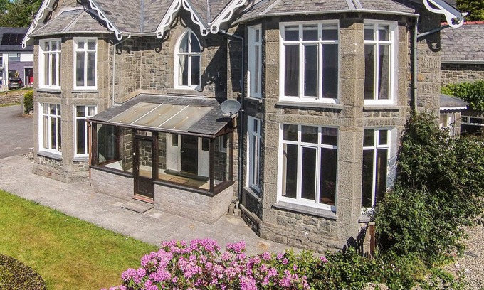 Criccieth Cottage | BRYN EGLWYS, pet friendly, country holiday cottage in Criccieth