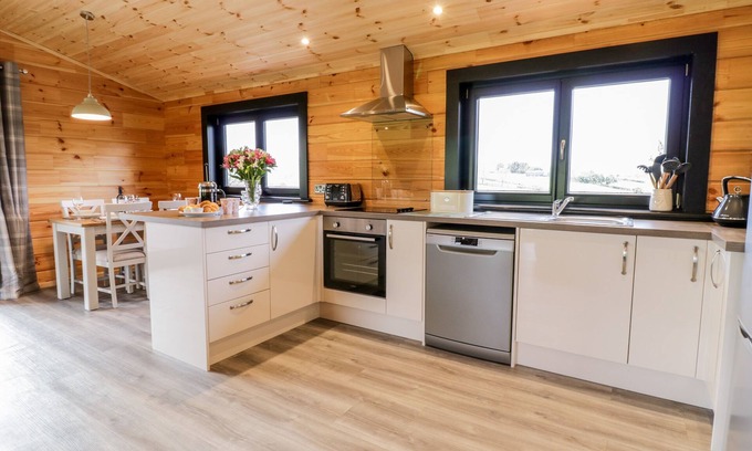 Machynlleth Cabin | Pet-Friendly Bryn Eiddon Log Cabin with Spa & Breakfast