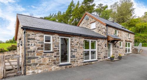Derwen Apartment | Discover Bryn Eithin Bach: Family-Friendly Retreat Awaits